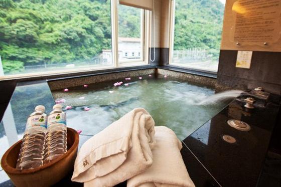 Hoya Hot Spring Inn Wulai Extérieur photo